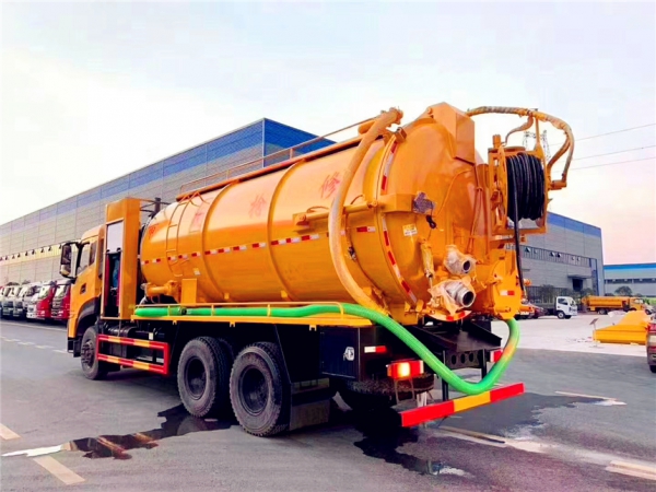 東風(fēng)天龍大型市政搶修車